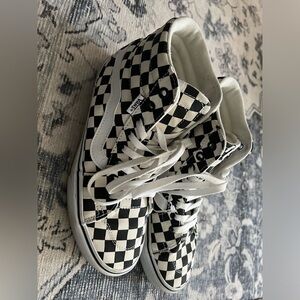 Woman’s vans checkerboard 8.5
